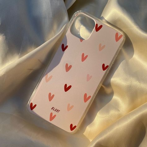 Sketch For Phone Case, Painted Phone Case Ideas Aesthetic, Cute Painting On Phone Case, Phone Case Paintings Ideas, Phone Cases Art Paint, Diy Phone Case Painting Ideas, Things To Paint On Your Phone Case, Back Phone Case Ideas, Phone Back Cover Ideas Aesthetic