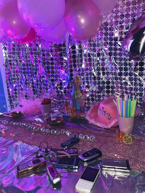 Y2k Photo Booth Ideas, Y2k Dessert Table, 2000 Y2k Party Theme, 2000 Party Theme Decorations, Early 2000s Decorations Party, Yk2 Birthday Party, Y2k Graduation Party, Early 2000s Party Aesthetic, 2000s Birthday Party Theme Decoration