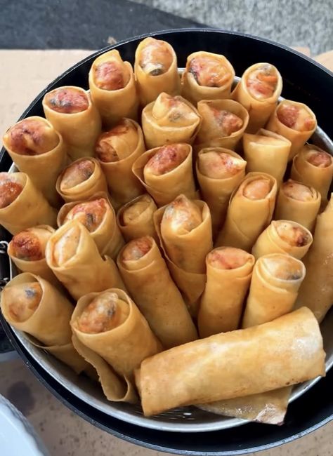 Vietnamese Egg Roll (Chả Giò) Recipe Hack Spicy Egg Rolls, Hmong Egg Rolls Recipes, Vietnamese Egg Rolls Recipe, Vietnamese Egg Roll Recipe, Panda Express Egg Rolls, Vietnamese Eggroll, How To Make Egg Rolls, Egg Roll Ideas, Thai Egg Rolls