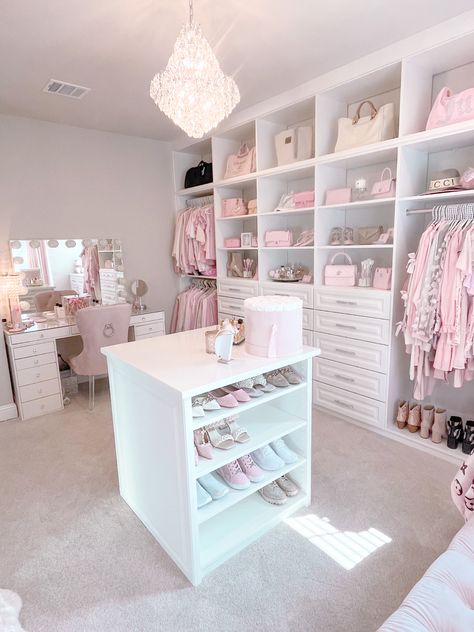 Pink And White Dressing Room, Makeup Room And Closet, Pink Walking Closet, Pink Aesthetic Closet, Beauty Room Closet Ideas, Cute Walk In Closet, Coquette Walk In Closet, Pink And White Closet, Room Ideas Bedroom Pink