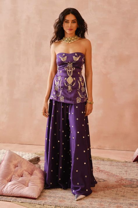 Buy Purple Satin Embroidered And Woven Stripe Pattern Off Vintage Kurta Sharara Set For Women by Payal Singhal Online at Aza Fashions. Tube Top Indian Outfit, Tube Top Lehenga, Outfits For Friends Wedding Indian, Brocade Kurta Set, Brocade Indo Western Outfits, Friends Wedding Indian Outfit, Backless Kurta, Indian Outfits Modern, Saree Outfit