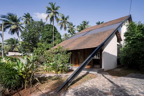 Sloping roof shelters House of Noufal in India by 3dor Concepts Kerala Architecture, Small Sitting Area, Sloping Roof, Pebble Garden, Sheltered Housing, Metal Stairs, Eclectic House, Internal Courtyard, Kerala Houses