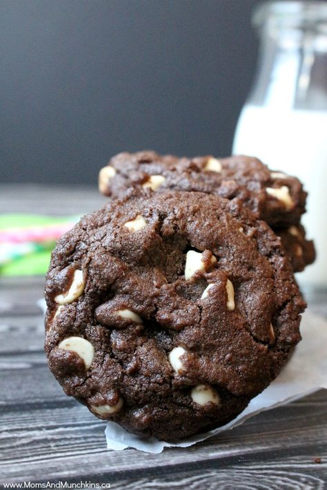 These white chocolate chip cookies are popular among my circle of friends (even referred to as the OMG! cookies). Could use peanut butter chips instead. White Chocolate Chip Cookies Recipes, Peanut Butter Chip Cookies, White Chocolate Chip, Chocolate Chip Cookies Recipe, Chocolate And Peanut Butter, Peanut Butter Chocolate Chip Cookies, White Chocolate Chip Cookies, Chip Cookie Recipe, Peanut Butter Chips