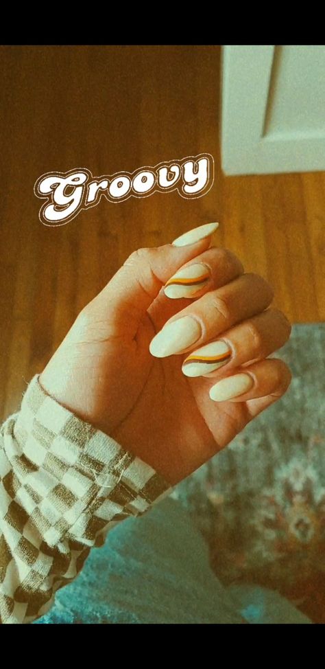 70s groovy nails art design 70s Nails Retro Simple, Nostalgic Nails, 70s Groovy Nails, Simple 70s Nails, Simple Hippie Nails, 60s Nail Designs, 70s Inspired Nails Acrylic, Groovy Acrylic Nails, Retro Wedding Nails