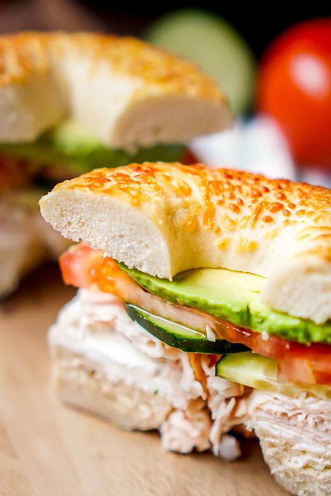 Veggie and Cream Cheese Turkey Bagel Sandwich - Spruce up lunch with a tasty bagel sandwich filled with delicious cream cheese, turkey and fresh veggies! Bagel Sandwich Lunch, Turkey Bagel, Light Lunch Recipes, Bagel Sandwich Recipes, Cheese Turkey, Bagel Breakfast Sandwich, Turkey Cheese, Bagel Sandwich, Sandwich Fillings