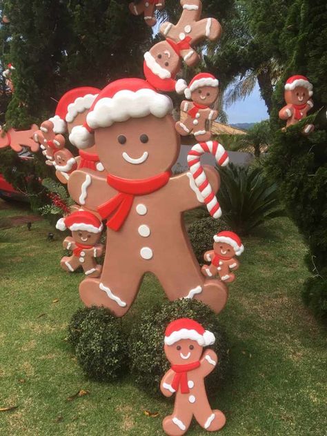 Gingerbread Christmas Decor, Christmas Yard Art, Wreath Candy, Christmas Props, Gingerbread House Decorations, Gingerbread Decorations, Christmas Yard Decorations, Christmas Gingerbread House, Christmas Decorations Diy Outdoor