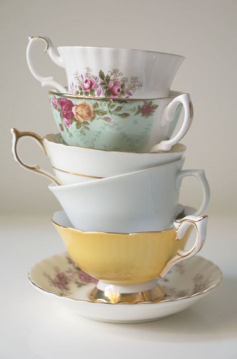 Stacked Tea Cups, Madeline Hatter, English Tea Cups, Pretty Tea Cups, Tea Cups And Saucers, Cute Kitchen, Vintage Teacups, Teapots And Cups, Vintage Cups