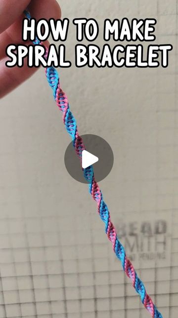 craftkizzle on Instagram: "Here's a quick tutorial showing how to make a double spiral friendship bracelet
#friendshipbracelets  #macrametutorial #spiralknot" Tutorial How To Make A Bracelet, Spiral Friendship Bracelet Tutorial, Different Friendship Bracelets, Tread Bracelet Tutorial, Spiral Macrame Bracelet, Macrame Friendship Bracelets Pattern, How To Make String Bracelets With Beads, Hemp Bracelet Diy Step By Step, How Make Bracelet