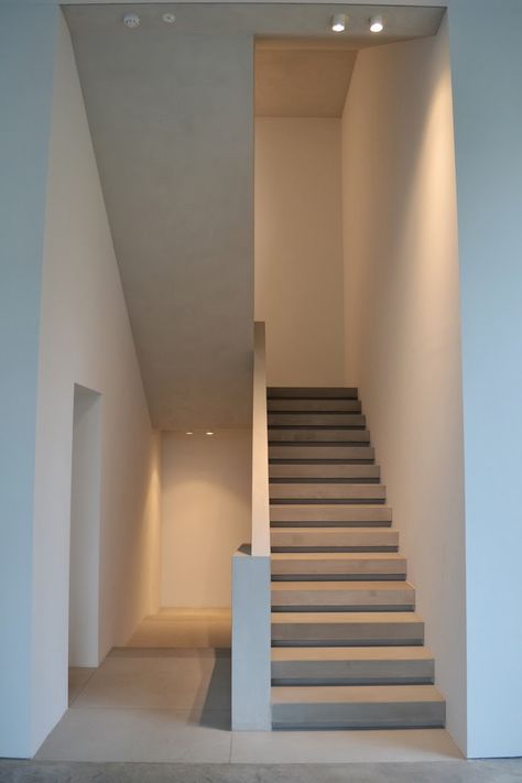 Casa Rock, Stairs Lighting, Foyer Staircase, Stair Gallery, Escalier Design, Stairway Design, Stairs Design Modern, Steps Design, Home Stairs Design