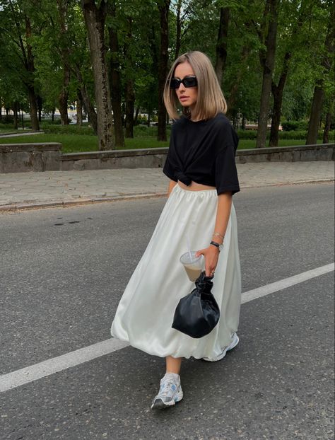 balloon skirt Cream Skirt Outfit, Womens Long Skirt, Balloon Skirt, Casual Outfit Inspiration, Bubble Skirt, Causual Outfits, White Skirt, Fall Fashion Outfits, Looks Style