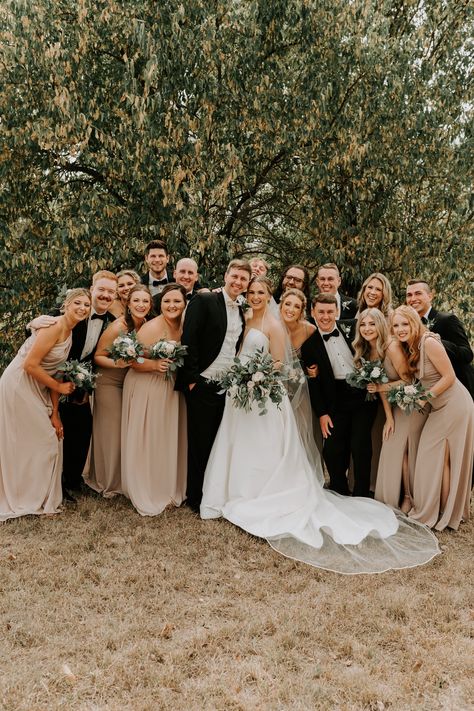 Bridal-party-smiling-at-The-Highlands Wedding Poses Wedding Party, Large Wedding Party Photos Group Shots, Bridal Party Poses Group Shots, Bridal Party Group Photos, Wedding Poses Bridal Party, Full Wedding Party Photos, Wedding Picture Poses With Bridal Party, Big Bridal Party Photos, Full Bridal Party Photos