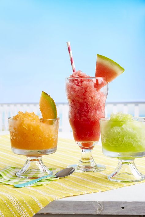 Fresh Fruit Cocktails, Fresh Fruit Desserts, Healthy Fruit Desserts, Slushie Recipe, Summer Drinks Alcohol, Fruit Dessert Recipes, Summer Drink Recipes, 4th Of July Desserts, Refreshing Summer Drinks