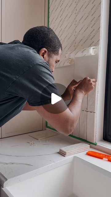 HGTV Canada on Instagram: "Unleash your inner designer with this step-by-step backsplash tiling tutorial! 💫☺️ @intl_peach" Upcycling, How To Do Tile Backsplash, Tiling Backsplash Kitchen Diy, Lichen Backsplash Ideas, Diy Tile Backsplash In Kitchen, Remove Backsplash Tile, Cheap Backsplash Ideas Diy, Kitchen Backsplash Ideas Diy, How To Tile Backsplash