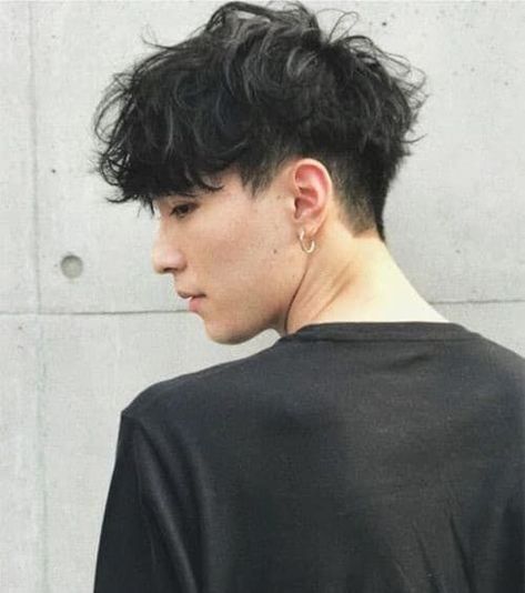 Messy KPop Undercut Style Messy Two Block, Two Block Haircut Girl, Block Haircut, Haircut Girl, Two Block Haircut, Korean Haircut, Men Haircut Curly Hair, Asian Haircut, Asian Men Hairstyle