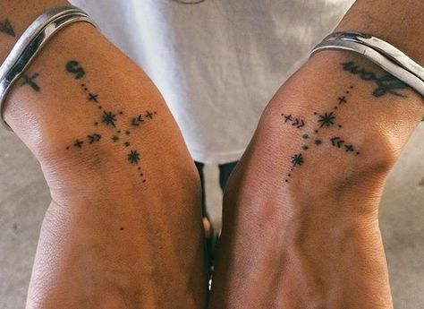 Zoe Kravitz Tattoos, Unique Hand Tattoos, Simple Hand Tattoos, Side Hand Tattoos, Mandala Hand Tattoos, Butterfly Hand Tattoo, Tato Henna, Zoë Kravitz, Tattoo Wrist