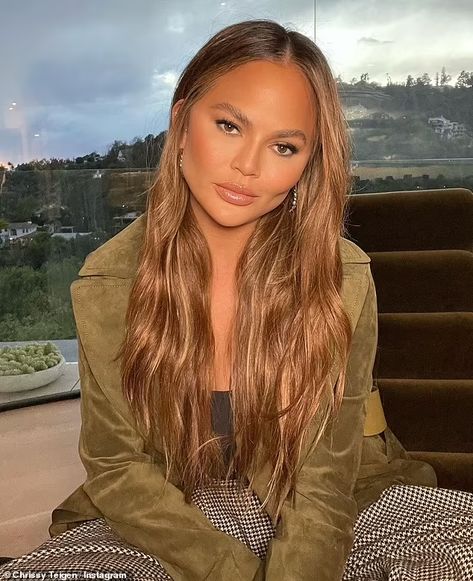 Chrissy Teigen hints at surrogacy plans after revealing she would not be able to carry another child | Daily Mail Online Chrissy Teigen Hair, Janet Jackson Videos, Queen Bee Beyonce, Haute Hair, Shady Lady, Natural Pregnancy, Pregnancy Loss, Chrissy Teigen, John Legend