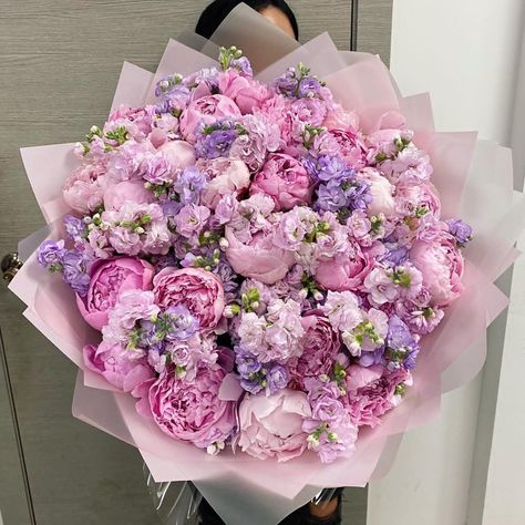 Royal Flower Bouquet, Purple And Pink Flower Bouquet, Purple Rose Arrangement, Purple Pink Bouquet, Unique Flower Bouquet, Peonies Purple, Pink And Purple Roses, Flower Bouquet Design, Unique Bouquets