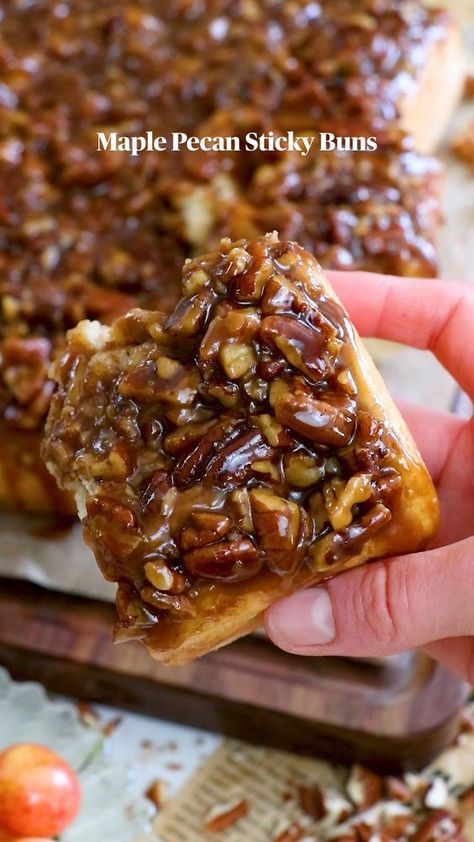 Maple pecan sticky buns, sticky bun recipes, holiday dessert ideas, holiday dessert recipes, easy cinnamon roll recipes, easy holiday desserts, the best sticky buns recipes, christmas morning recipes, christmas morning breakfast, christmas breakfast recipes, sweet breakfast recipes Roll Recipes Easy, Best Sticky Buns, Maple Sticky Buns, Easy Sticky Bun Recipe, Holiday Dessert Ideas, Sweet Breakfast Recipes, Yummy Easy Snacks, Christmas Breakfast Recipes, Easy Sticky Buns