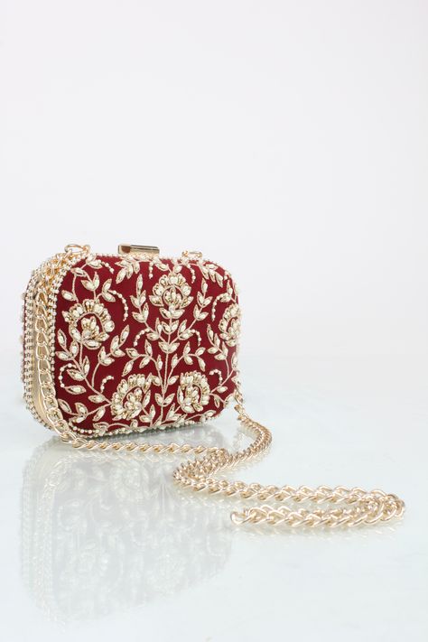 blingy dreamy collection of essential from Malasa is now available at www.perniaspopupshop.com #Clutch #bling #festive #wedding #floral #malasa #shopnow #perniaspopupshop #happyshopping Fancy Clutch Purse, Affordable Handbags, Fancy Clutch, Wedding Handbag, Bridal Handbags, Bridal Purse, Vintage Evening Bags, Festive Wedding, Bridal Bag