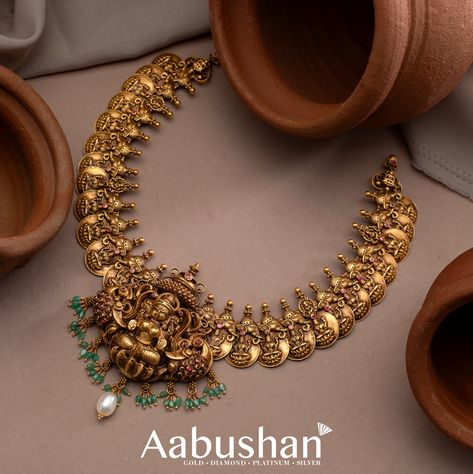 Aabushan Jewellery, Temple Gold Necklace, Lakshmi Necklace Gold, 30grams Gold Necklace Designs, South Indian Jewellery Necklace Set, Gold Temple Jewellery Necklace Set, 30 Grams Gold Necklace Indian, South Jewellery Designs, Antique Gold Jewelry Indian Bridal Jewellery Necklace Set