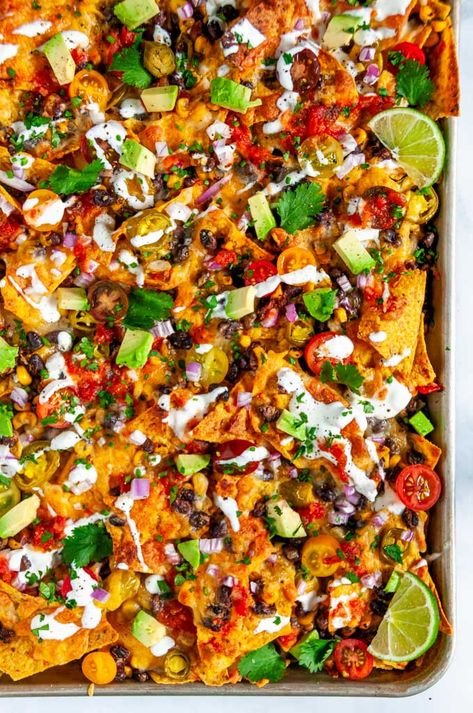 Loaded Vegetarian Sheet Pan Nachos - No superbowl sunday is complete without these crowd pleasing nachos that are done in just 20 minutes . From aberdeenskitchen.com #loaded #vegetarian #sheetpan #nachos #blackbean #corn #mexican #snack #appetizer #recipe #gameday #tailgate Steak Sheet Pan, Vegetarian Nachos Recipe, Vegetarian Sheet Pan, Loaded Nachos Recipe, Sheet Pan Steak, Veggie Nachos, Steak Nachos, Sheet Pan Nachos, Pan Nachos