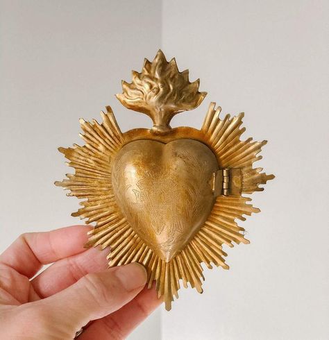 House of Joppa is a Catholic store that redefines traditional home decor and gifts for a modern take on the faith. Enlighten your home with beautiful designs. Vintage Sacred Heart, Catholic Home Decor, Sacred Heart Art, Wall Medallion, Catholic Home, Divine Love, Home Altar, Heart Of Jesus, Confirmation Gifts