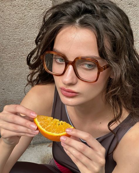 juicy orange Big Glasses Outfit, Glasses Heart Shaped Face, Fun Glasses Frames, Cool Glasses Aesthetic, Eyeglasses Outfit, Big Glasses Aesthetic, Funny Glasses Pictures, Cool Eyeglasses, Big Glasses Frames