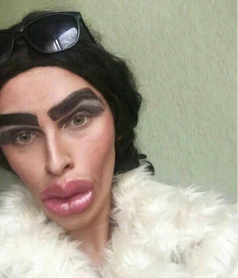 Bad Makeup Fails, Eyebrow Fails, Makeup Fails Funny, Funny Eyebrows, Ugly Makeup, Big Eyebrows, Bad Plastic Surgeries, Bad Eyebrows, Makeup Fails