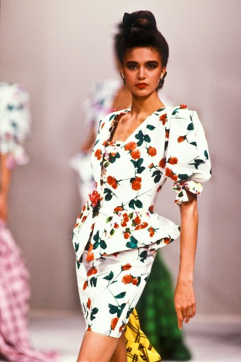 the original supermodels Original Supermodels, Emanuel Ungaro, 1980s Fashion, Vintage Couture, 80s Fashion, Textile Patterns, 90s Fashion, The Original, Fashion Show