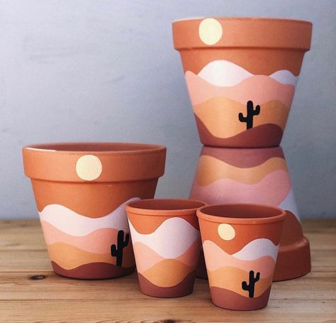 Terracotta Pots Design, Diy Painting Plant Pots, Pot Painting Inspiration, Cute Terracotta Pots, Paint Pots Terracotta, Terracotta Pot Decor, Plant Pot Inspiration, Pot Diy Painted, Cute Painted Pots Diy