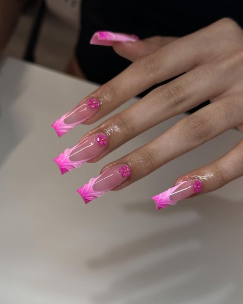 Obsessed! Brawley, Ca Tech📍 ~Follow for more posts like these✨ #nails #airbrushednails #3dnailart #3dgel #3dgelnails #pinknails… | Instagram Cute Airbrush Nails, Nails Set Ideas, Nail Tech Instagram Posts, Latin Nails, Nails With Flower Design, Pigment Nails, Square French Tip, Textured Nails, Ongles Gel French