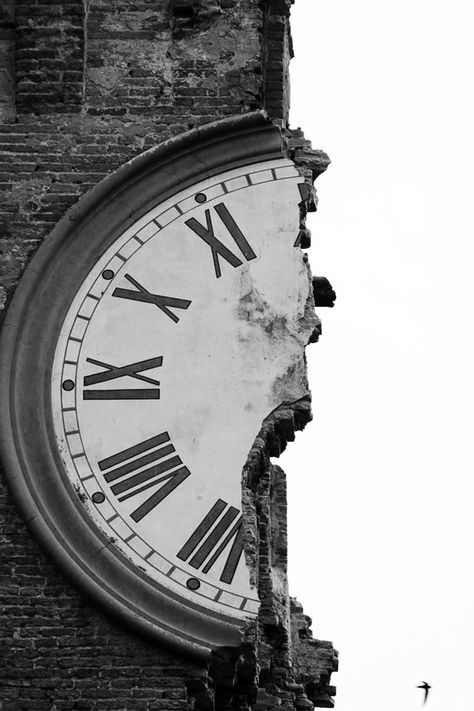 clock tower of Finale Emilia رسم كاريكاتير, Old Clock, Foto Art, Black And White Aesthetic, Clock Tower, Black White Photos, Black N White, White Aesthetic, Roman Numerals