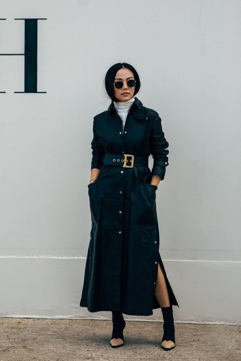 Winter Going Out Outfits | POPSUGAR Fashion Yoyo Cao, Reportage Photography, Winter Evening, Fashion Blogger Outfit, New York Street Style, Nyc Street Style, Trench Dress, Casual Chique, Winter Outfit Inspiration