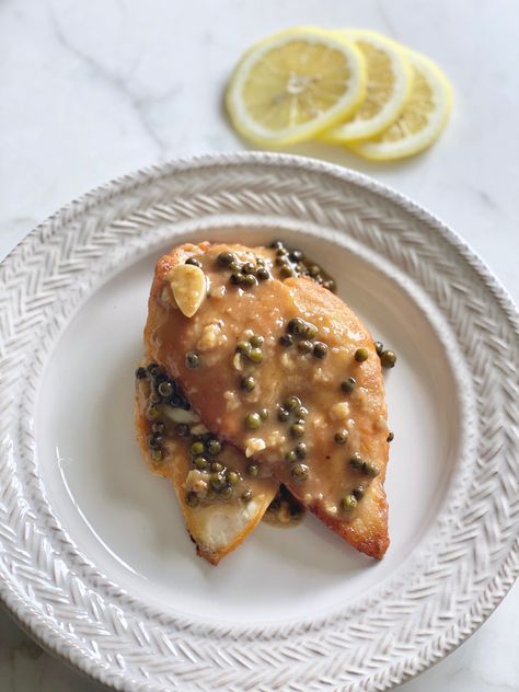 Peppercorn Sauce For Chicken, Peppercorn Chicken Recipes, Chicken Au Poivre, Peppercorn Chicken, Lemon Caper Sauce, Green Peppercorn, Peppercorn Sauce, Chicken Piccata, Sauce For Chicken