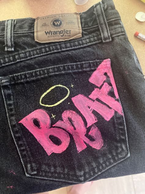 Bratz Jeans Painted, Design For Jeans Paint, Pants With Paint Design, Customized Denim Jeans, Jeans With Words On The Back, Painted Pants Y2k, Y2k Pants Paint, Customize Jeans Diy, Diy Clothes Design Jeans