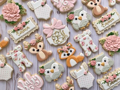 Talented Cookiers on Instagram: “So so adorable! • @laurenscookieboutique Loved creating this woodland animal baby shower set!  #babyshower #babygirlcookies…” Baby Shower Cookies For Girl, Baby Shower Cakes Girl, Summer Cookies, Sugar Cookie Designs, Baby Cookies, Fancy Cookies, Animal Cookies