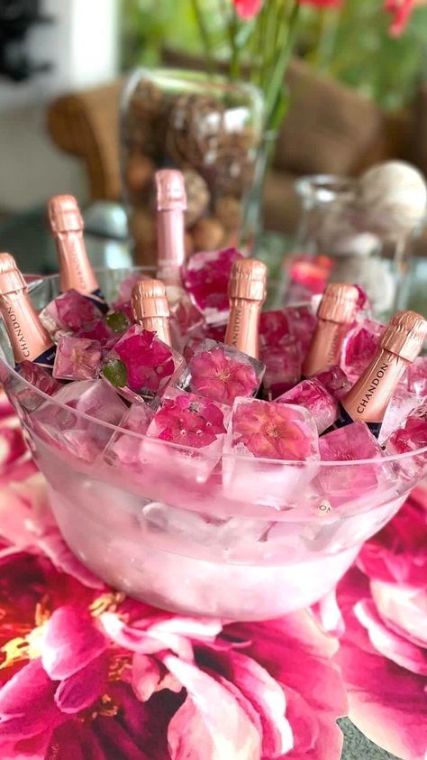 Barbie Birthday Brunch, Pink Birthday Food Ideas, 30th Birthday Pool Party For Her, Barbie Brunch Ideas, Barbie Breakfast Party, Bridal Shower Barbie Theme, Hen Pool Party, Adult Pink Birthday Party, Barbie Inspired Food