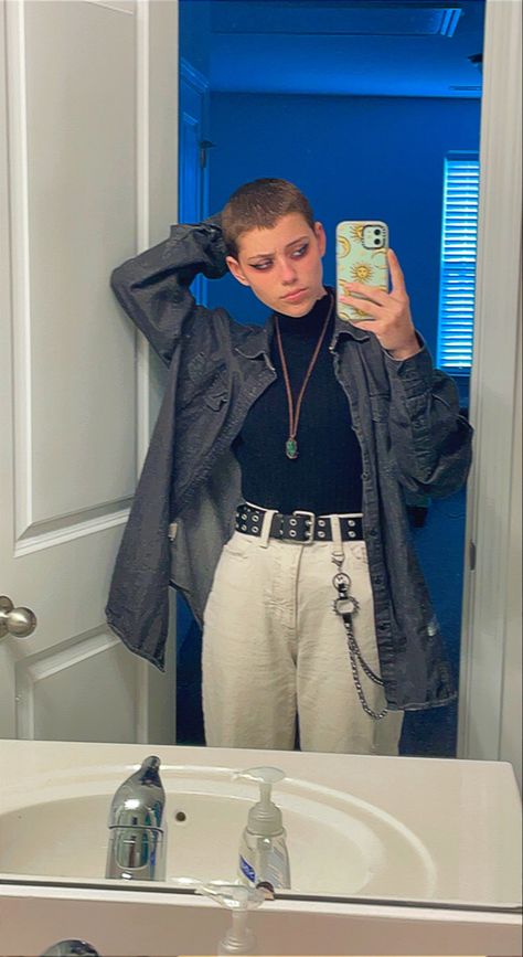 Formal Outfits Nonbinary, Casual Outfits Nonbinary, Trans Masculine Fashion, Cool Outfits Nonbinary, Casual Queer Outfits, Streetwear Fashion Nonbinary, Nonbinary Fashion Aesthetic, Gender Fluid Outfits Aesthetic, Formal Enby Outfits