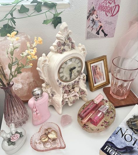 Bedside Table Aesthetic Pink, Vintage Bedside Table Ideas, Bedside Table Pink, Coquette Shelf Decor, Coquette Desk Setup, Coquette Bedside Table, Coquette Nightstand, Desk Coquette, Classy Bedside Table