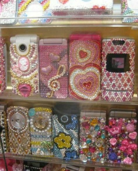 2000s Phone, Bedazzled Phone Case, Flip Phone Aesthetic, Y2k Phone, Bling Phone Cases, Retro Phone, 2000s Aesthetic, Legally Blonde, Flip Phones