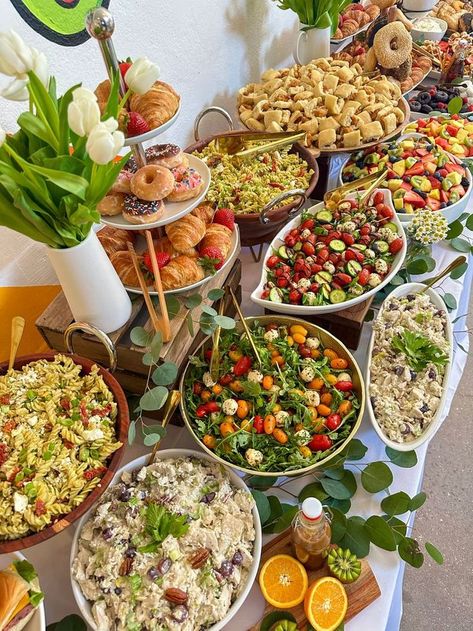 Graduation Party Food Table, Wedding Appetizer Ideas, Graduation Party Foods, Wedding Appetizers, Grazing Board, Party Food Buffet, Catering Ideas Food, Appetizer Ideas, Party Food Platters