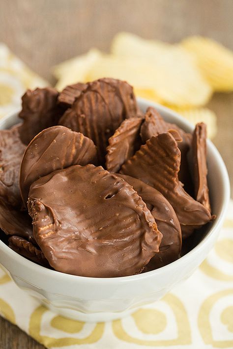 Chocolate-Covered Potato Chips Recipe - The perfect combination of sweet and salty! | browneyedbaker.com Brown Foods For Color Party, Potato Chips Recipe, Chocolate Covered Potato Chips, Brown Eyed Baker, Potato Chip Recipes, Salty Treats, Oreo Dessert, Chips Recipe, Holiday Dessert