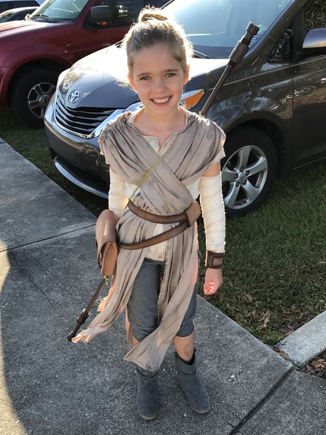 Diy Rey Costume Star Wars, Rey Costume Diy, Star Wars Family Costumes, Kids Star Wars Costumes, Rey Star Wars Costume, Diy Karneval, Star Wars Costumes Diy, Family Costumes Diy, Disfraz Star Wars