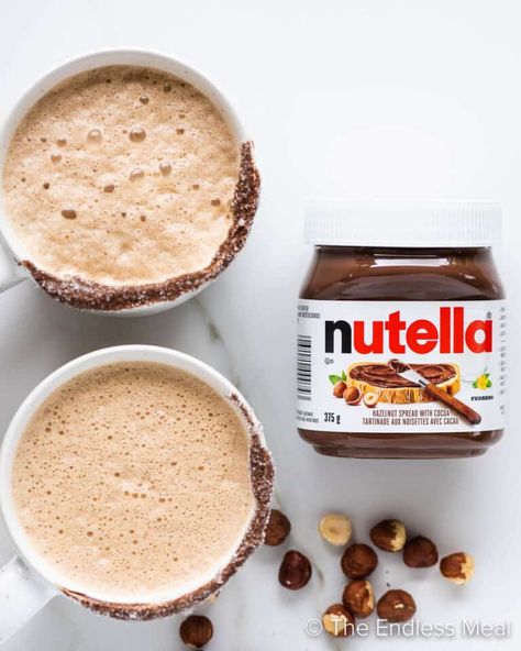 This is a creamy Nutella latte for those mornings when we need something a little extra. It's a delicious mix of coffee and sweet chocolate-hazelnut flavor prepared two different ways - as a classic Nutella latte or a Bulletproof version. It's easy to make at home and ready in just 5 minutes! #theendlessmeal #nutellalatte #latte #nutella #nutelladrink #coffee #nutellacoffee Nutella Drink, Nutella Shake, Nutella Latte, Thermogenic Foods, Nutella Coffee, Mocha Smoothie, Banana Protein Pancakes, Breakfast Cookies Healthy, Dairy Free Alternatives