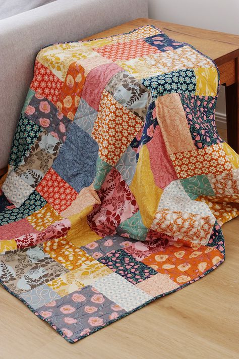 Layer Cake Quilt Patterns, Fat Quarter Quilt Pattern, Lap Quilt Patterns, Quilt Layers, Big Block Quilts, Cake Quilt, Layer Cake Quilts, Quick Quilt, Scrappy Quilt Patterns