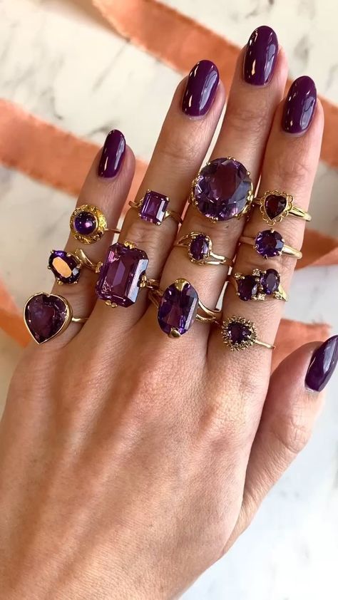 Amethysts, color change sapphires, and glass rings at Maejean Vintage! 💜 Amanda Jean, Diy Wire Jewelry Rings, Purple Ring, Edwardian Art, Purple Rings, Vintage Jewelry Art, Gold Bride Jewelry, Purple Jewelry, Dope Jewelry