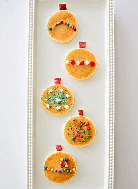 Cute Christmas Breakfast, Christmas Pancakes, Food Art For Kids, Ornaments For Christmas, Holiday Breakfast, Christmas Brunch, Xmas Food, Christmas Breakfast, Christmas Cooking