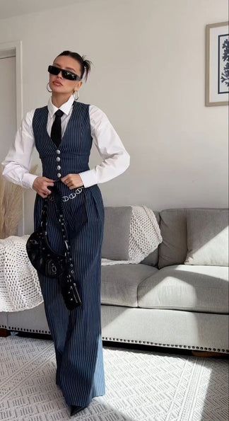 Pinstripe Wide Leg 2-piece Suit (PRE-ORDER) – Luxandluxy 3 Pieces Suit Woman, Moderator Outfit, Business Woman Fits, Women In Formal Suits, Classic Trousers Women Outfit, Outfit Suit Woman, Rich Widow Aesthetic, Women’s Suit Outfit, Suits For Prom Girl