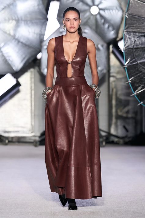 Leather Couture, Full Sleeves Dress, Leather Dress Women, Moda Outfit, Brandon Maxwell, Leather Dresses, Slim Dresses, Fall 2023, Leather Dress