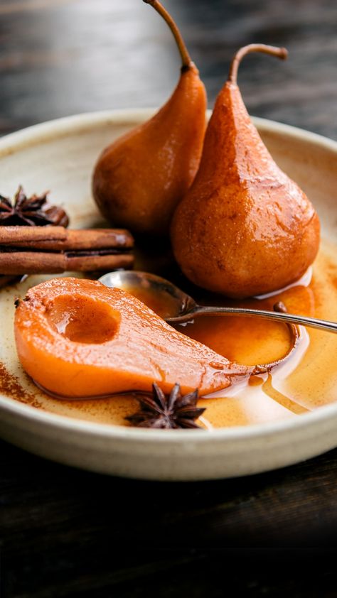 Spiced Poached Breakfast Pears with Star Anise | Gather & Feast - Recipes worth making Pavlova With Lemon Curd, Poached Pears Recipe, Cake With Chocolate Ganache, Pear Dessert, Pavlova Recipe, Spiced Pear, Baked Fruit, Poached Pears, Pear Recipes